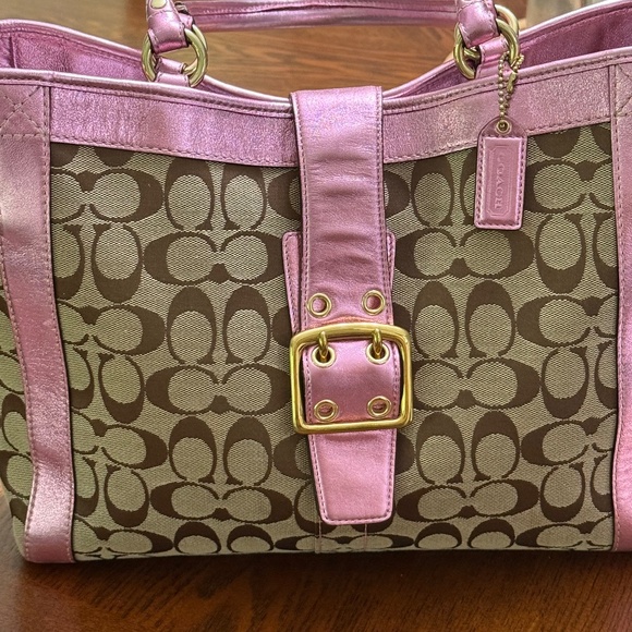 Coach Handbags - Vintage Coach Signature Purse
